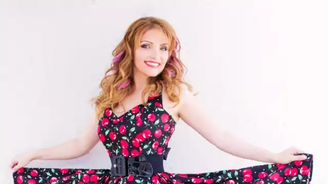 Cherry Ahava es una cantante y actriz mexicana