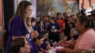 Cecilia Patrón pinta de morado el Miércoles Ciudadano en Mérida