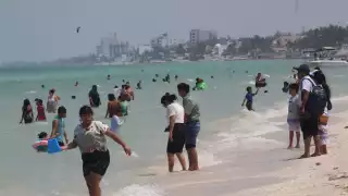 Yucatecos aprovechan el puente del 17 de marzo para  visitar las playas de Progreso