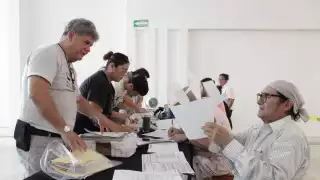 Votantes abarrotan la casilla especial de Paseo de Montejo en Mérida