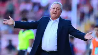 El ‘Rey Midas’ del futbol mexicano fue trasladado esta mañana a un hospital luego de sentirse mal durante el entrenamiento del equipo.