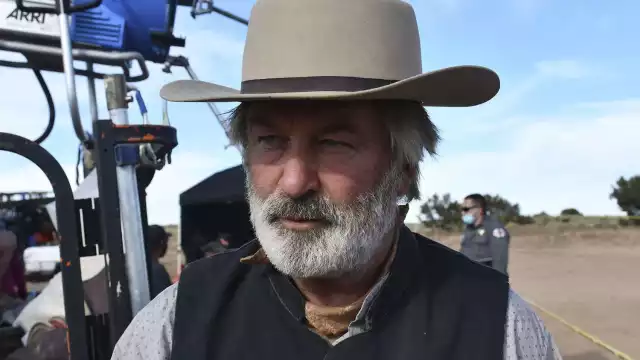 Se reducen los cargos en contra de Alec Baldwin