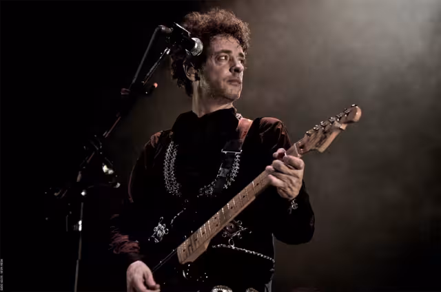 Gustavo Adrián Cerati nació en Buenos Aires, Argentina, el 11 de agosto de 1959 y falleció el 4 de septiembre de 2014