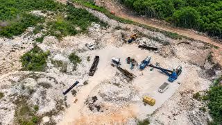 Denuncian retiro de sellos de clausura a empresas de extracción de materiales en Umán y exhiben presuntas amenazas a manifestantes