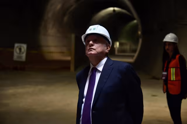 Presidente López Obrador en la supervisión de las obras de la Línea 12 del Metro (Presidencia)