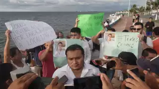 Familiares se manifestaron en el Malecón de Campeche para exigir a la FGE que los ayude a localizar al joven
