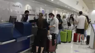 El primer vuelo que llegó es el 'madrugador' de Volaris de la ruta México-Mérida que llegó a las 02:50 horas