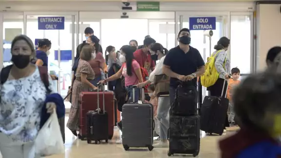 Los vuelos mañaneros de Viva Aerobus y de dos de Aeroméxico no tuvieron problemas para aterrizar ante la neblina Los vuelos mañaneros de Viva Aerobus y de dos de Aeroméxico no tuvieron problemas para aterrizar ante la neblina