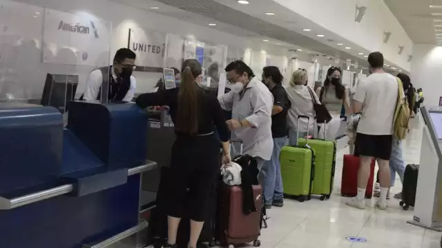 El primer vuelo que llegó es el 'madrugador' de Volaris de la ruta México-Mérida que llegó a las 02:50 horas