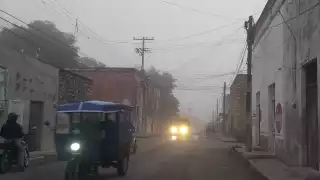 Desde muy temprano la neblina cubrió la ciudad, haciendo difícil el tránsito por las arterías