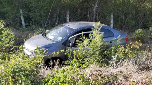De acuerdo con el conductor, perdió el control debido a que se le estalló la llanta De acuerdo con el conductor, perdió el control debido a que se le estalló la llanta