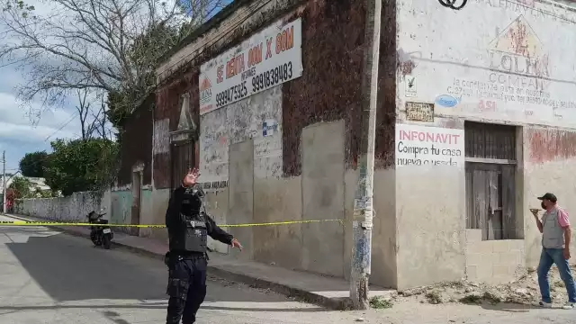 Policías de Hunucmá cerraron la calle para evitar el paso de los curiosos