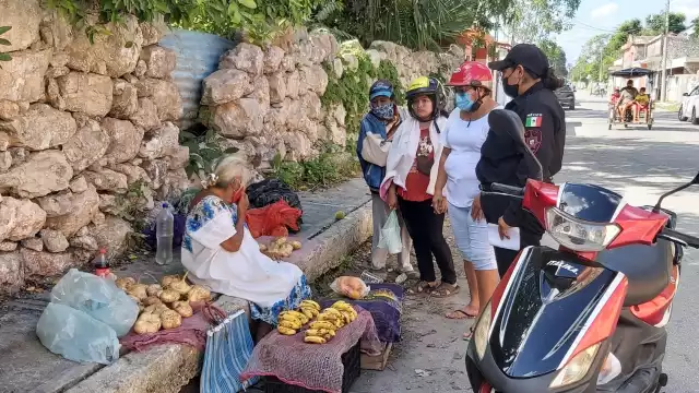 Felicia Cimé, de 82 años, vendedora de frutas, se quejaba de fuertes dolores en un brazo, producto de una caída previa