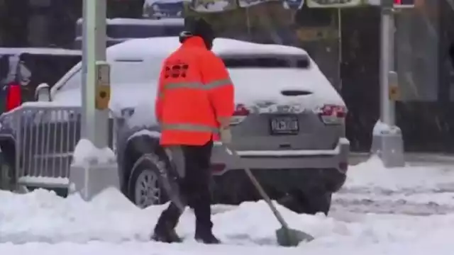 Nueva York se cubre de blanco tras la caída de una tormenta invernal