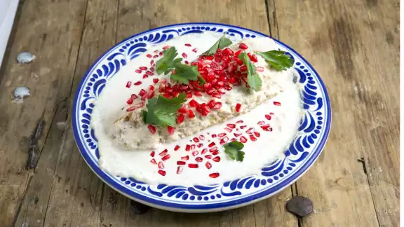 El chile en nogada es un plato típico de las fiestas patrias, y no es difícil de hacer, te damos la receta más sencilla El chile en nogada es un plato típico de las fiestas patrias, y no es difícil de hacer, te damos la receta más sencilla