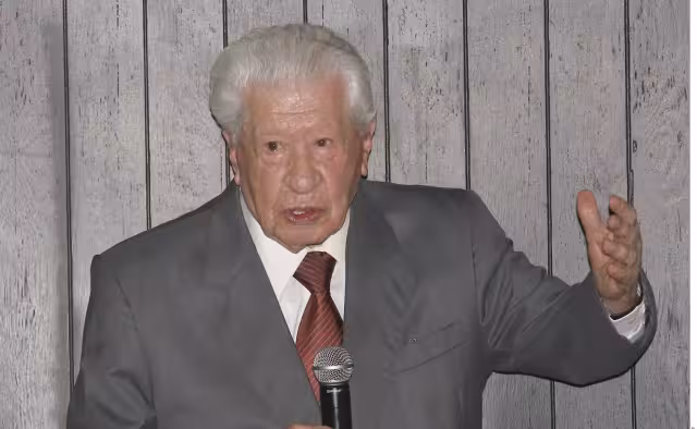 El actor, de 97 años, agradeció a sus seguidores por estar al pendiente de su estado de salud