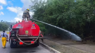 Quema de basura se sale de control y provoca incendio de monte en José María Morelos