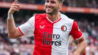 El futbolista mexicano llegó a Países Bajos el 29 de julio del 2022, procedente del Cruz Azul, tras firmar un contrato de cuatro años con el Feyenoord