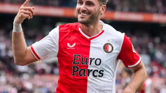 El futbolista mexicano llegó a Países Bajos el 29 de julio del 2022, procedente del Cruz Azul, tras firmar un contrato de cuatro años con el Feyenoord