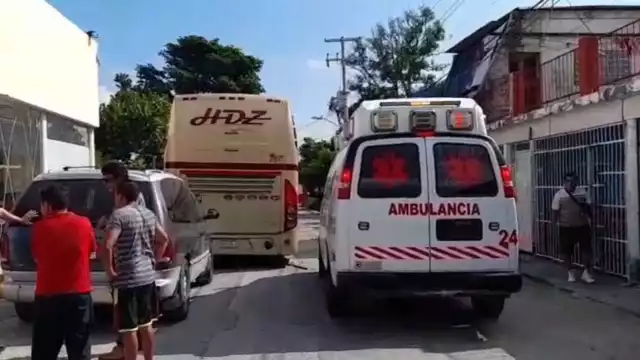 El mecánico fue rescatado y trasladado al Hospital General de Cancún debido a las lesiones que sufrió