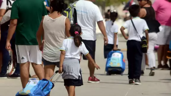 Los padres que no deseen enviar a sus hijos a la escuela, seguirán con clases en línea Los padres que no deseen enviar a sus hijos a la escuela, seguirán con clases en línea