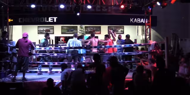 El kanasinense Denovan Silencioso Salazar y el cancunense José JJ Viveros disputaron un cerrado combate que fue juzgado por los espectadores como fraudulento