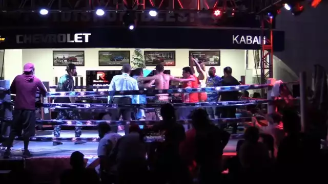 El kanasinense Denovan Silencioso Salazar y el cancunense José JJ Viveros disputaron un cerrado combate que fue juzgado por los espectadores como fraudulento