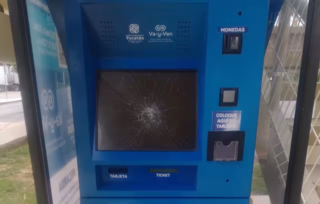 La pantalla del cajero en la ruta ISSSTE Susulá fue dañado