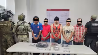 Cinco detenidos, estupefacientes y armas aseguradas, tras cateos de la FGE en Benito Juárez, Playa del Carmen y Cozumel