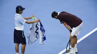 Novak Djokovic reacciona a la descalificación de Daniil Medvedev en Pekín