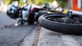 Caídas de motocicleta y choques encabezan emergencias durante las vacaciones de verano en Cancún
