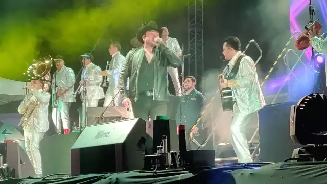 El cantante sinaloense, Lenin Ramírez se presentó en la Expo Feria Valladolid 2023 con sus grandes éxitos