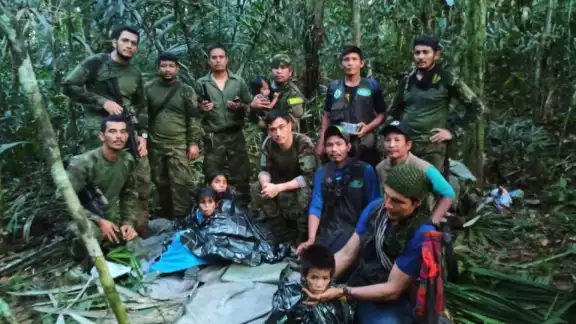 Rescatan a niños desaparecidos en la selva colombiana Rescatan a niños desaparecidos en la selva colombiana