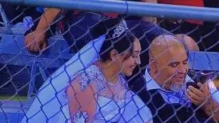 La pareja llegó así al partido