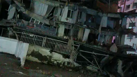 Turquía ha sido azotada por un sismo magnitud 7.8, uno de los más fuertes en su historia
Turquía ha sido azotada por un sismo magnitud 7.8, uno de los más fuertes en su historia