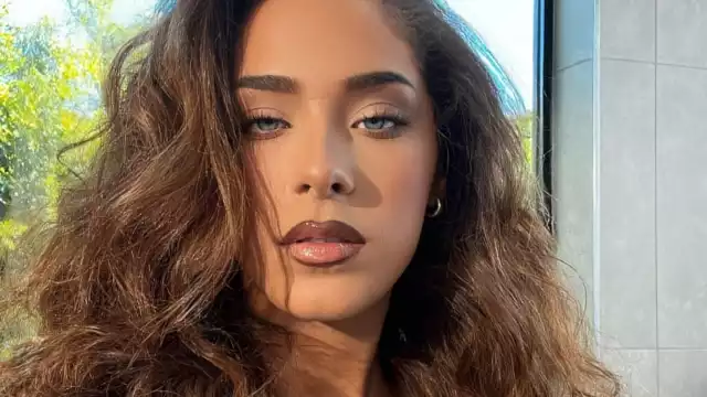 Mediante a sus redes sociales, la cantante publicó el video