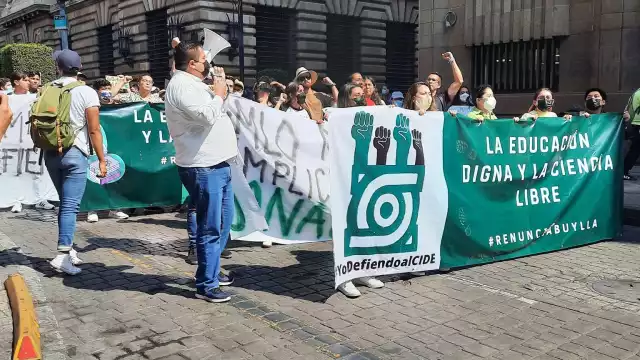 Alumnos del CIDE protestan por ataques contra la ciencia en México