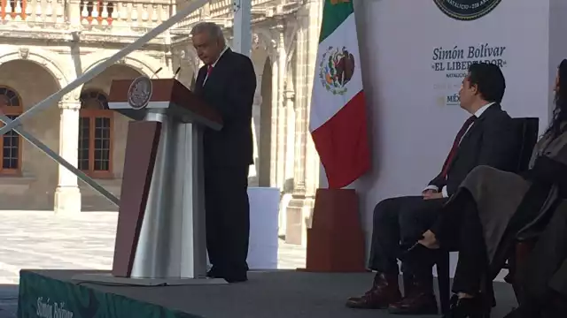AMLO conmemora el 238 aniversario del natalicio de Simón Bolívar