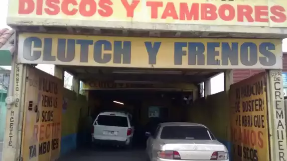 Taller mecánico expuso a los clientes incumplidos Taller mecánico expuso a los clientes incumplidos