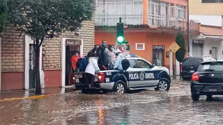 Así luce el estacionamiento de una iglesia en Metepec tras fuerte lluvia: VIDEOS