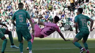 Con este vistoso remate anotó Montes su primer gol en España