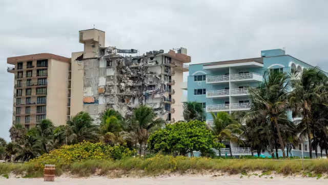 Colapsa un edificio Miami Beach, 51 personas están desaparecidas