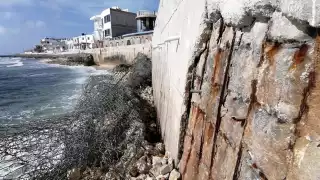 Clima afecta estructura de Malecón Oriente en Isla Mujeres