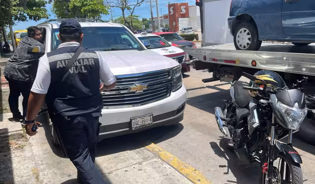 El accidente ocurrió en la avenida Corregidora, cerca de Insurgentes.