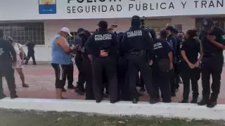 Hasta el momento no se sabe cuánto tiempo efectuarán el paro laboral los elementos policiacos