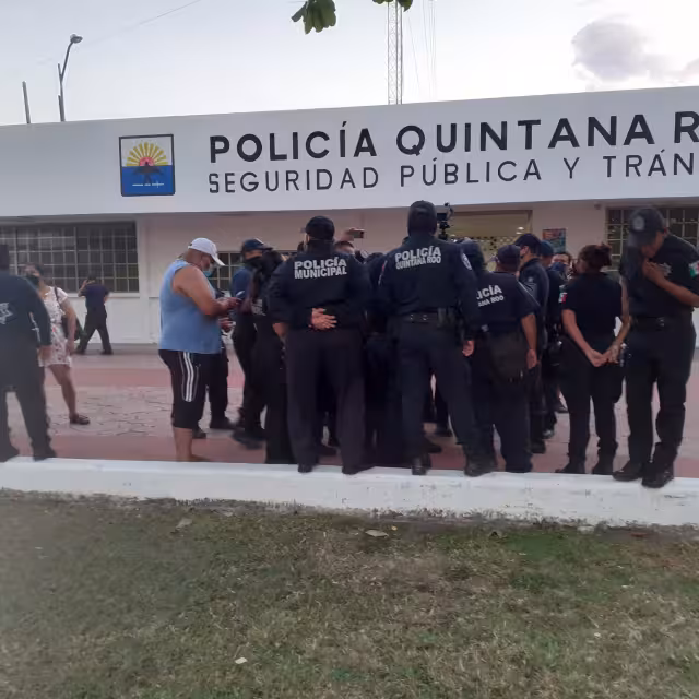 Hasta el momento no se sabe cuánto tiempo efectuarán el paro laboral los elementos policiacos