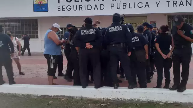 Hasta el momento no se sabe cuánto tiempo efectuarán el paro laboral los elementos policiacos