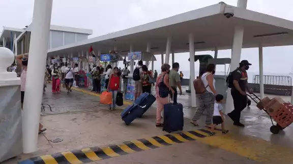 La situación fue aprovechada por turistas para no usar cubrebocas La situación fue aprovechada por turistas para no usar cubrebocas