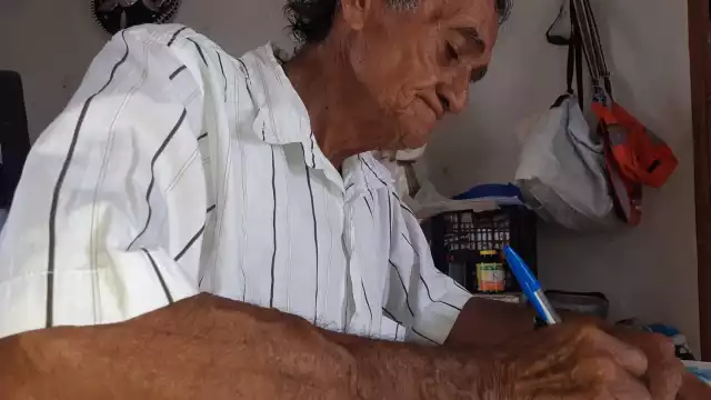 Es originario de Calotmul, Yucatán, fue soldado del Ejército durante nueve años y llegó a Cozumel en el año de 1974