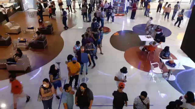 Turistas y gente local de Cozumel no acatan protocolos sanitarios en espacios públicos